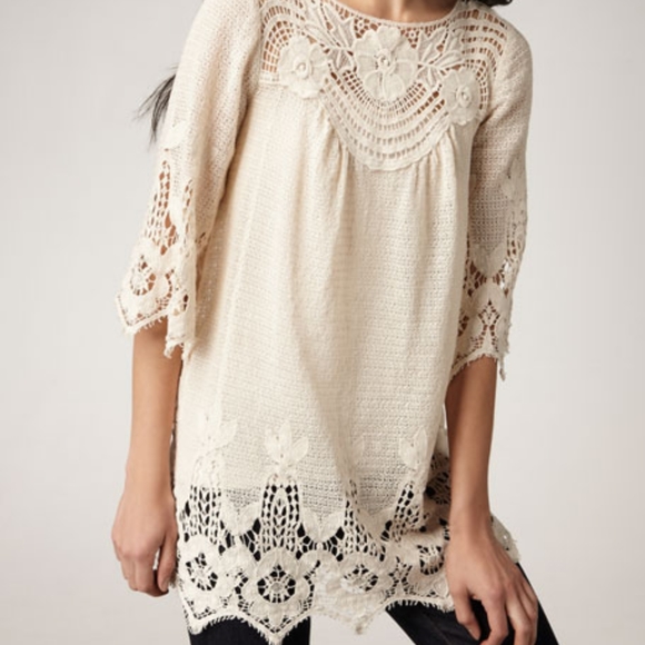 Neiman Marcus XCVI Intricate Crochet Tunic - Picture 2 of 8